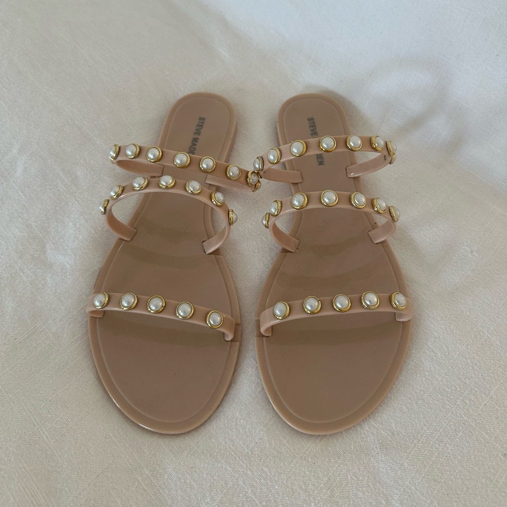NWT: Steve Madden Yalsa Plastic Pearl Sandals
